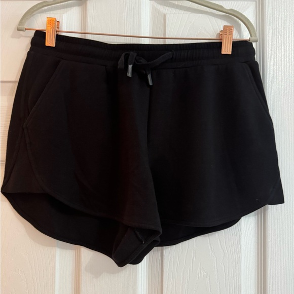 Varley double soft Ritchie short sleeve and Margot low rise short set - Picture 4 of 6